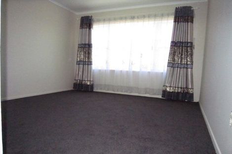 Photo of property in 206 Edmonton Road, Te Atatu South, Auckland, 0610