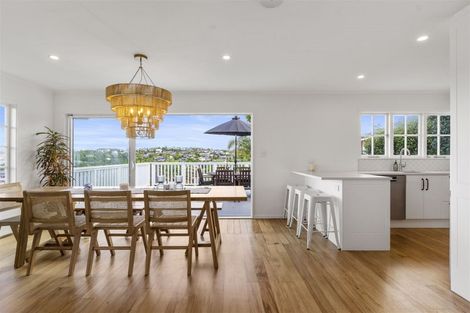 Photo of property in 5 Page Point, Mellons Bay, Auckland, 2014