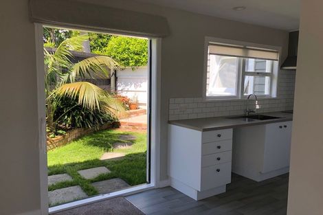 Photo of property in 27 Rugby Road, Birkenhead, Auckland, 0626