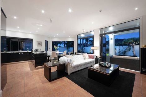 Photo of property in 235 Bleakhouse Road, Mellons Bay, Auckland, 2014