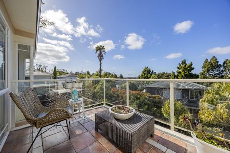 Photo of property in 39 Emlyn Place, Torbay, Auckland, 0630
