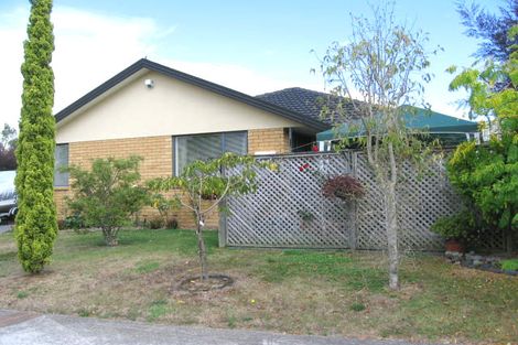 Photo of property in 24 Copplestone Place, New Lynn, Auckland, 0600
