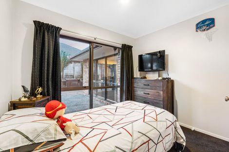 Photo of property in 3 Ebanjane Way, Clendon Park, Auckland, 2103