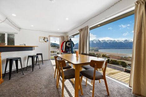 Photo of property in 32 Avalon Crescent, Fernhill, Queenstown, 9300