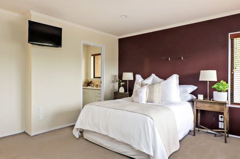 Photo of property in 13 Knightsbridge Place, Taradale, Napier, 4112