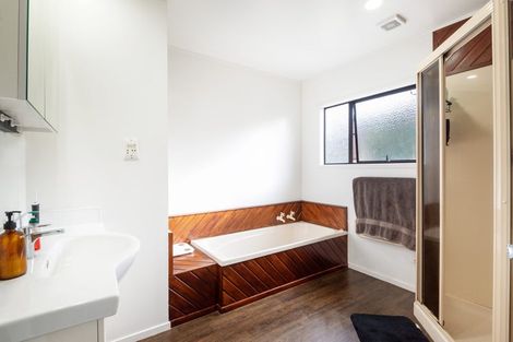 Photo of property in 3 Trevone Place, Forrest Hill, Auckland, 0620