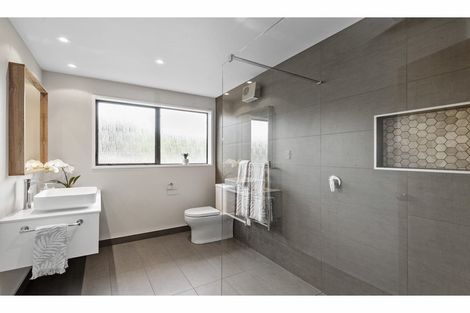 Photo of property in 105 Centaurus Road, Huntsbury, Christchurch, 8022