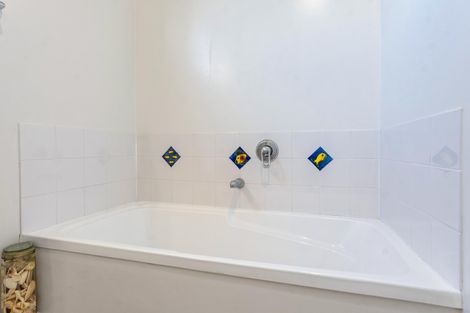 Photo of property in 68 Barrier View Road, Leigh, 0985