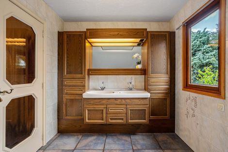 Photo of property in 9 Cypress Court, Kelvin Heights, Queenstown, 9300