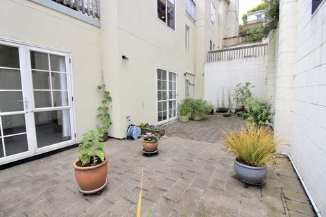 Photo of property in 4a Macdonald Crescent, Te Aro, Wellington, 6011