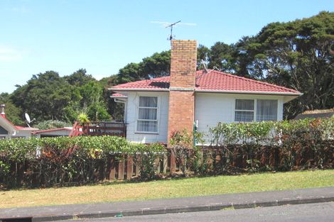 Photo of property in 51 Easton Park Parade, Glenfield, Auckland, 0629