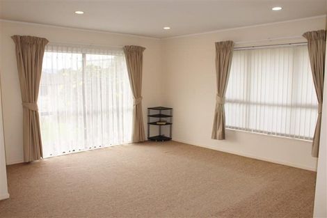 Photo of property in 13 Eroni Clarke Close, Flat Bush, Auckland, 2019