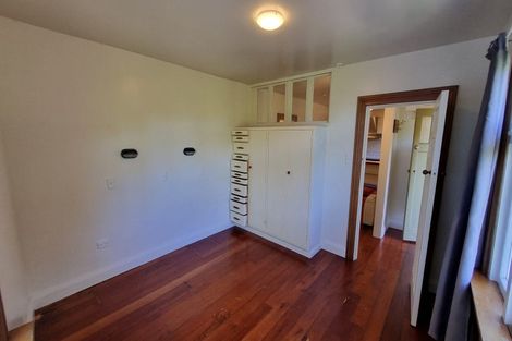 Photo of property in 25 Harbour View Road, Northland, Wellington, 6012