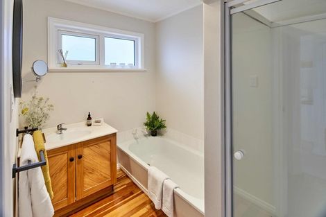 Photo of property in 16 Raynham Way, Silverstream, Upper Hutt, 5019