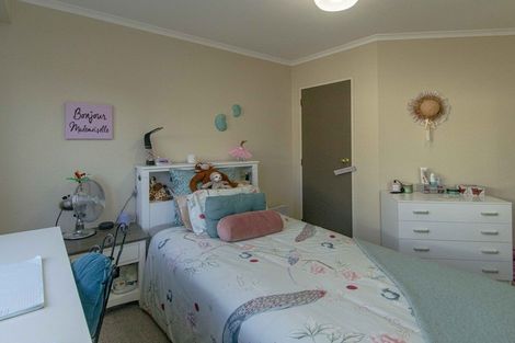 Photo of property in 18 Bishops Close, Greenmeadows, Napier, 4112