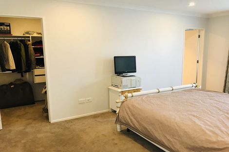 Photo of property in 1 Bangla Place, Massey, Auckland, 0614