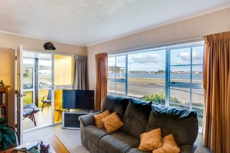 Photo of property in 1/30 Meeanee Quay, Westshore, Napier, 4110