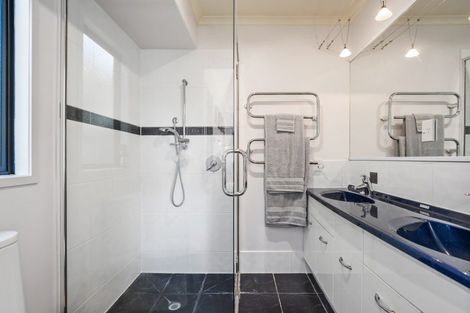 Photo of property in 2 Holcombrooke Lane, Welcome Bay, Tauranga, 3175