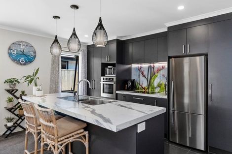 Photo of property in 18 Bill Miller Drive, Papamoa, 3118