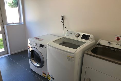 Photo of property in 2/63 Pupuke Road, Birkenhead, Auckland, 0627