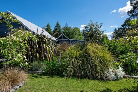 Photo of property in 2 Seagers Close, Kinloch, Taupo, 3377