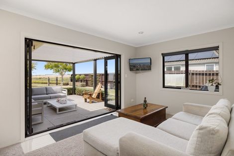 Photo of property in 37 Golden Sands Drive, Papamoa Beach, Papamoa, 3118