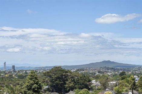 Photo of property in 9/219 Onewa Road, Birkenhead, Auckland, 0626