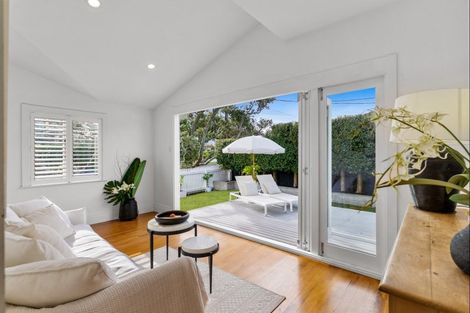 Photo of property in 6 Belle Vue Avenue, Northcote Point, Auckland, 0627