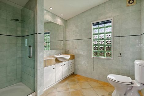 Photo of property in 801 East Coast Road, Northcross, Auckland, 0630