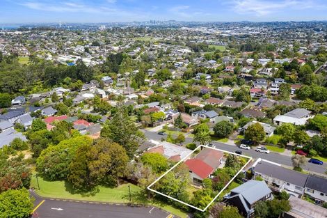 Photo of property in 4a Lavery Place, Sunnynook, Auckland, 0632