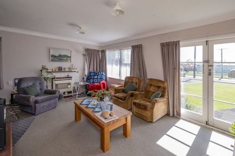 Photo of property in 6 Selwyn Street, Levin, 5510