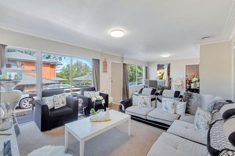 Photo of property in 2/4202a Great North Road, Glendene, Auckland, 0602