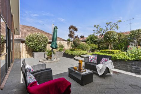 Photo of property in 17 Channing Crescent, Botany Downs, Auckland, 2010