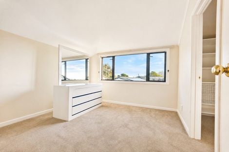 Photo of property in 2 Mellons Bay Road, Howick, Auckland, 2014