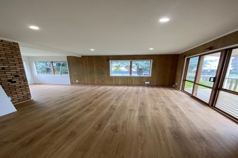 Photo of property in 118 Shifnal Drive, Randwick Park, Auckland, 2105