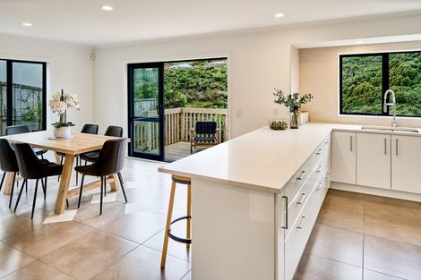 Photo of property in 32 Amesbury Drive, Churton Park, Wellington, 6037