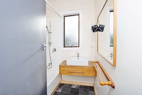 Photo of property in 64 Nichol Street, Heidelberg, Invercargill, 9812