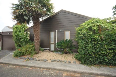 Photo of property in 2 Pohutukawa Place, Ellerslie, Auckland, 1051