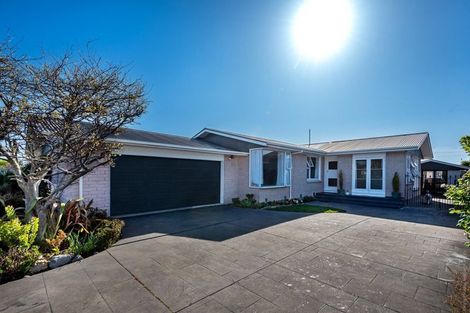 Photo of property in 158 Pacific Road, North New Brighton, Christchurch, 8083