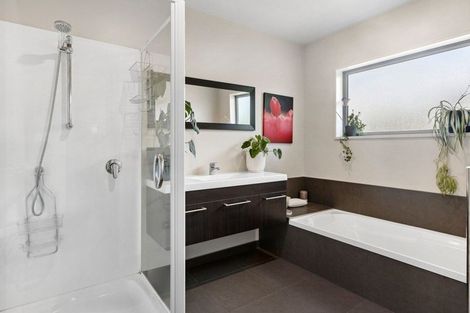 Photo of property in 30 Ash Avenue, Albert Town, Wanaka, 9305