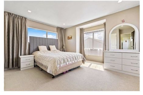 Photo of property in 2/46a Blakeborough Drive, Forrest Hill, Auckland, 0620