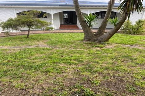 Photo of property in 1072 Great North Road, Point Chevalier, Auckland, 1022