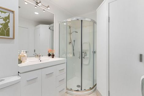 Photo of property in 2c/7-11 Bute Road, Browns Bay, Auckland, 0630