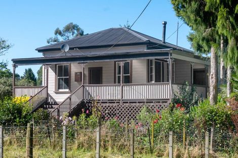 Photo of property in 27 Tongaporutu Road, Ohura, 3926
