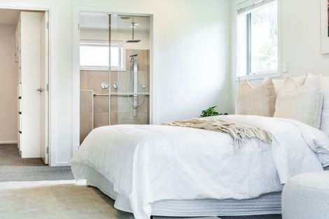 Photo of property in 21 Eric Farley Drive, Kumeu, 0810