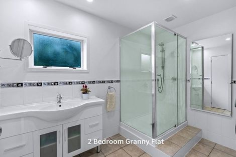 Photo of property in 166 Stapleford Crescent, Browns Bay, Auckland, 0630