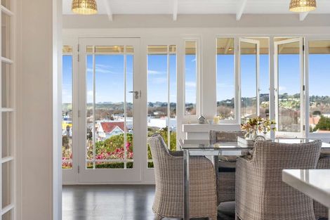 Photo of property in 44 College Street, College Estate, Whanganui, 4500