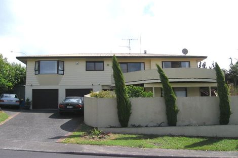 Photo of property in 2/10 Sailfish Drive, West Harbour, Auckland, 0618