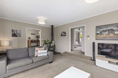 Photo of property in 28 Clapham Grove, Stokes Valley, Lower Hutt, 5019