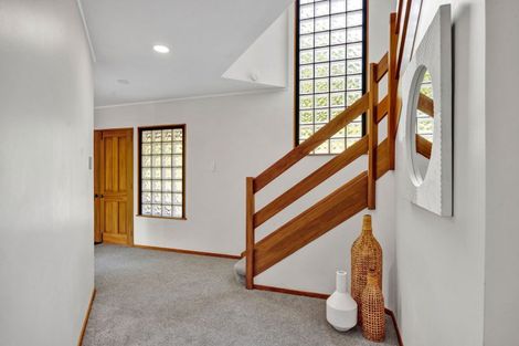 Photo of property in 6 Bushview Place, Upper Vogeltown, New Plymouth, 4310